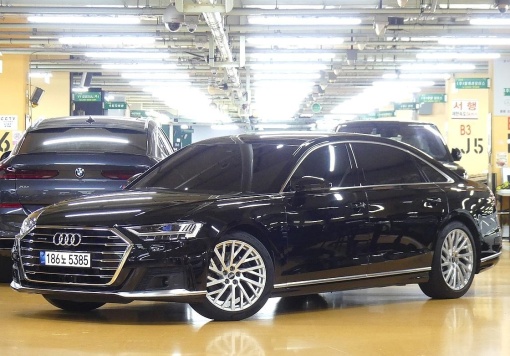 Audi A8 (D5)