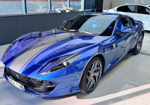 Ferrari 812 super fast