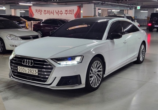 Audi A8 (D5)