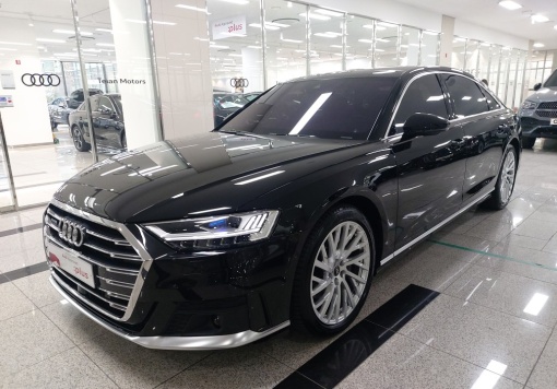 Audi A8 (D5)