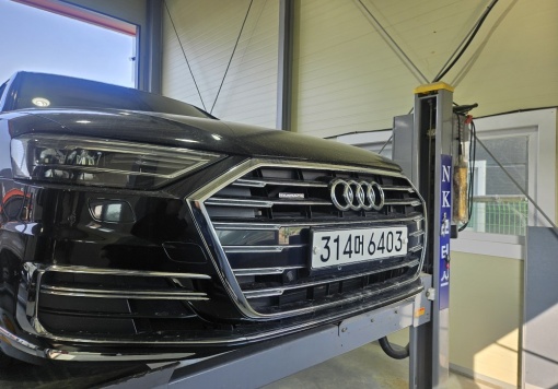 Audi A8 (D5)