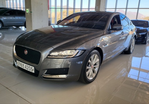 Jaguar XF (X260)