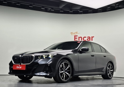 BMW 5 Series (G60)