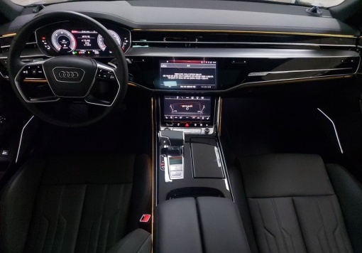 Audi A8 (D5)