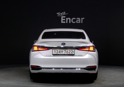 Lexus ES300h 7th generation