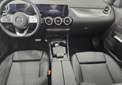Mercedes-Benz EQA-H243