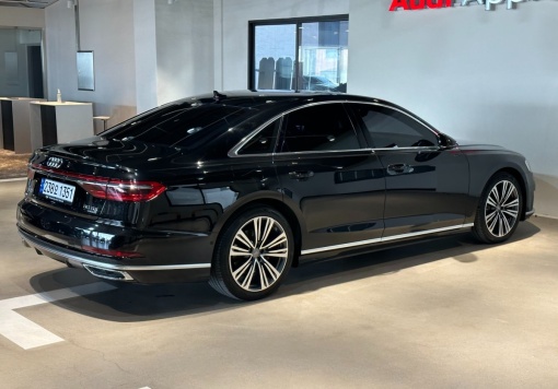 Audi A8 (D5)