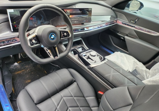 BMW i7 (G70)