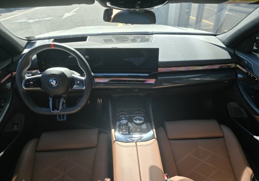 BMW i5 (G60)