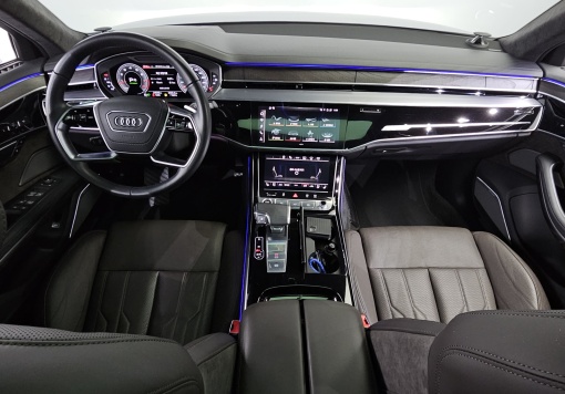 Audi A8 (D5)