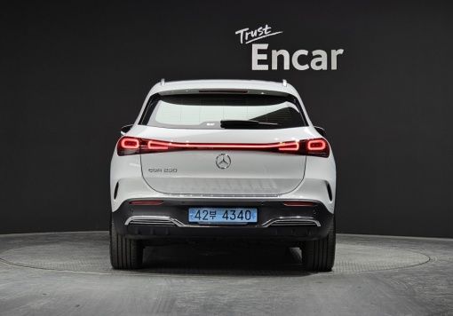 Mercedes-Benz EQA-H243