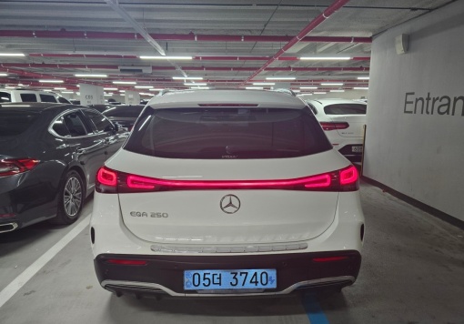 Mercedes-Benz EQA-H243