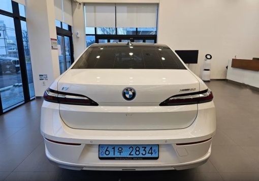 BMW i7 (G70)