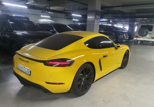 Porsche 718 Cayman