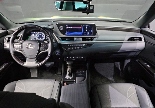 Lexus ES300h 7th generation