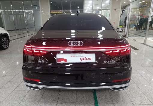 Audi A8 (D5)