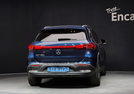 Mercedes-Benz EQA-H243