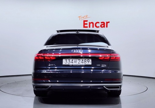 Audi A8 (D5)