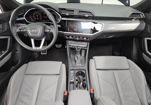 Audi Q3 (F3)