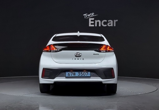 Hyundai The new Ioniq electric