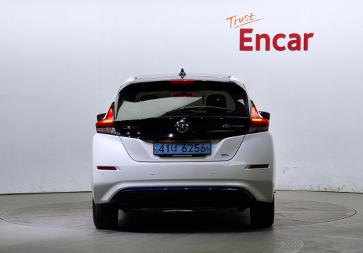 Nissan Leaf (ZE1)