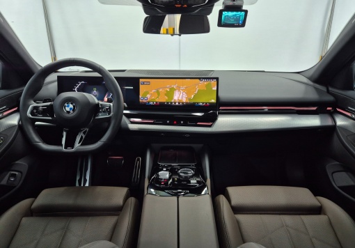 BMW 5 Series (G60)