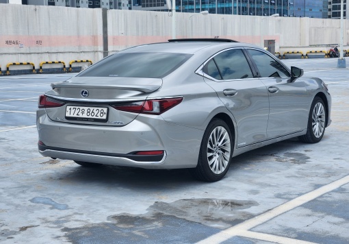 Lexus ES300h 7th generation