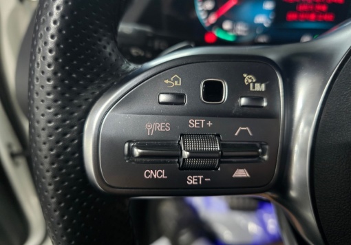 Mercedes-Benz EQA-H243