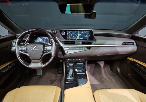 Lexus ES300h 7th generation