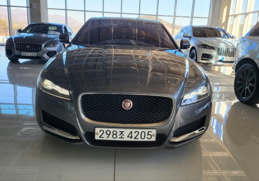 Jaguar XF (X260)