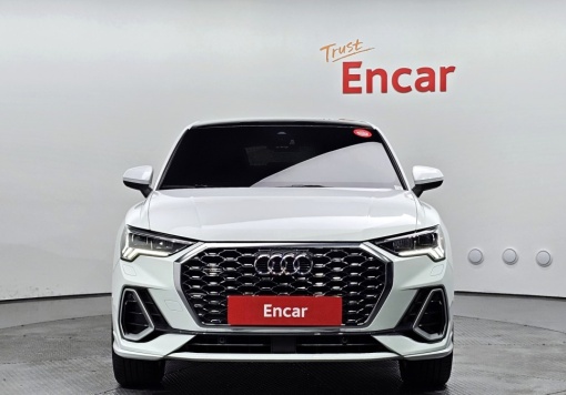 Audi Q3 (F3)