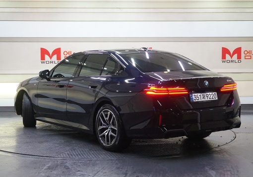 BMW 5 Series (G60)