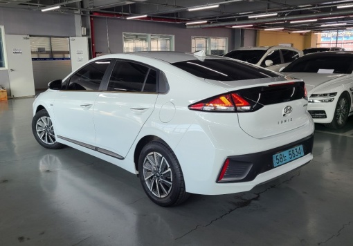 Hyundai The new Ioniq electric