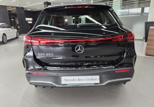 Mercedes-Benz EQA-H243