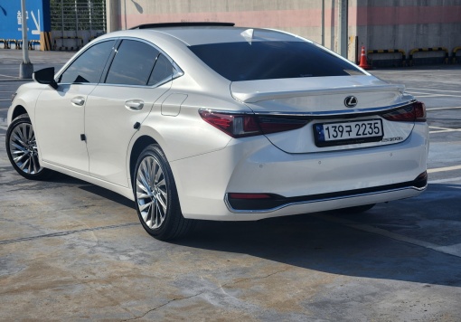 Lexus ES300h 7th generation