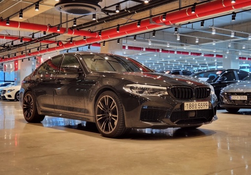 BMW M5 (F90)