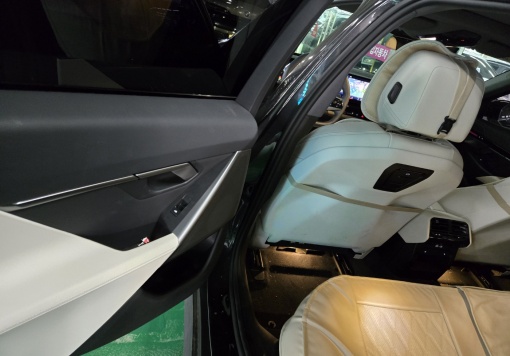 BMW 5 Series (G60)