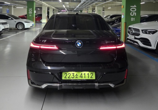 BMW i7 (G70)