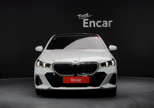 BMW 5 Series (G60)