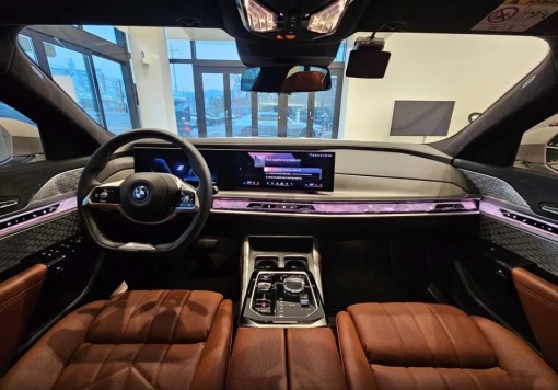 BMW i7 (G70)