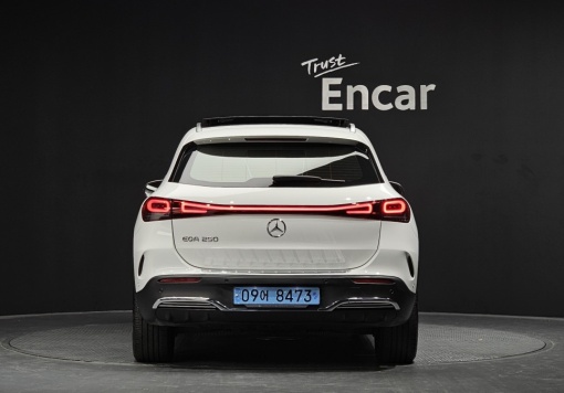 Mercedes-Benz EQA-H243