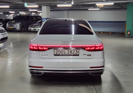 Audi A8 (D5)