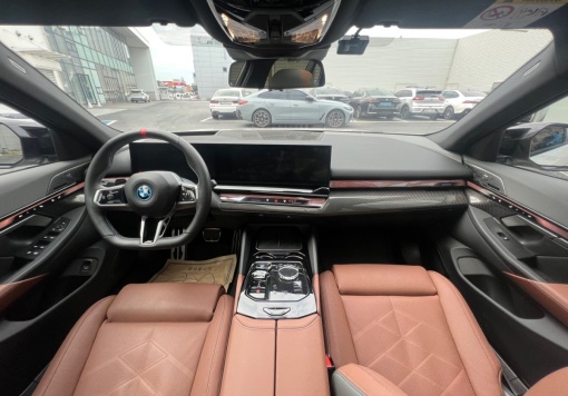 BMW i5 (G60)