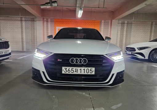 Audi S8 (D5)