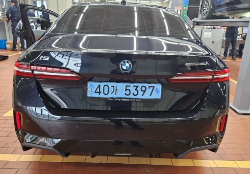 BMW i5 (G60)