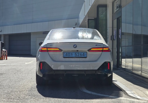 BMW i5 (G60)