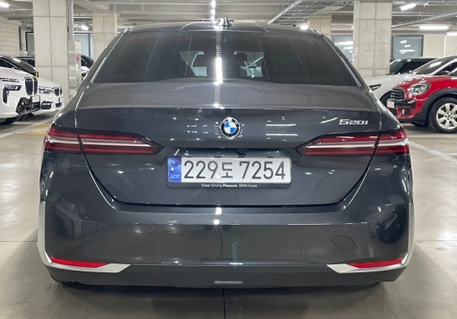 BMW 5 Series (G60)
