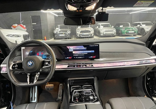 BMW i7 (G70)