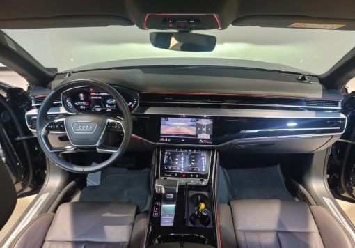 Audi A8 (D5)