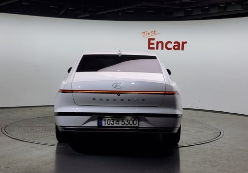 Hyundai Grandeur (GN7)
